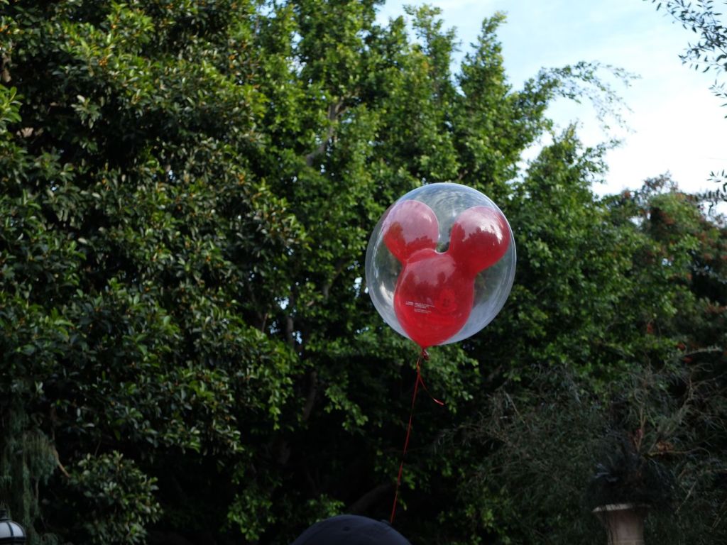 &laquo;&nbsp;Caroling and bells ringaling&nbsp;&raquo; in&nbsp;Disneyland