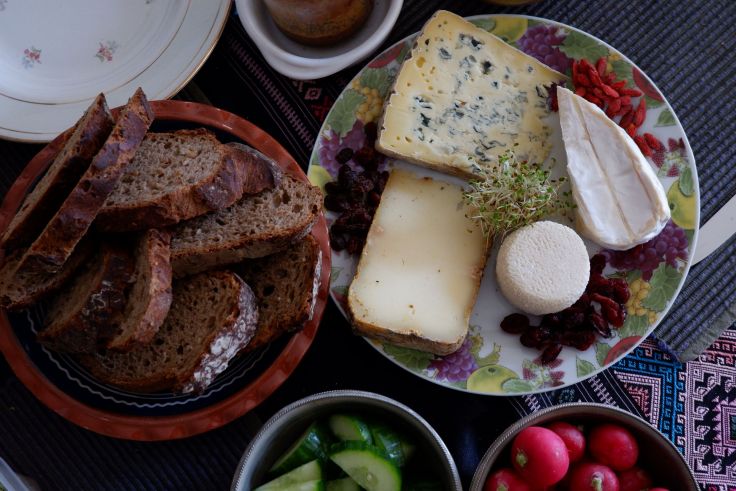 une assiette de fromages