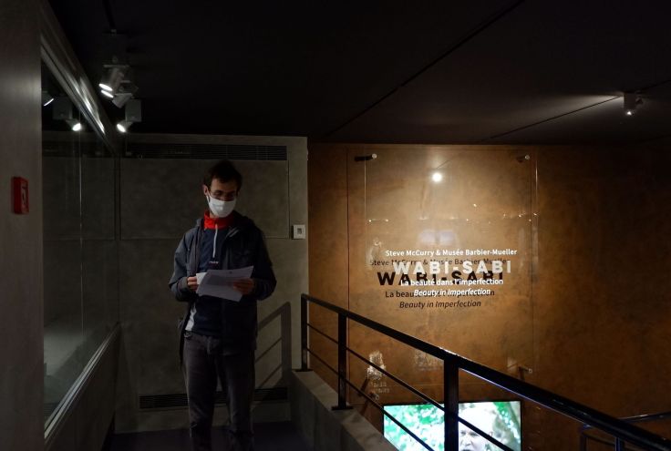 Ryan dans le musée Barbier-Mueller.