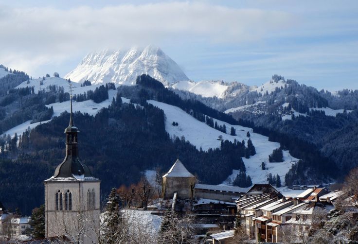 Les montagnes surplombant Gruyères