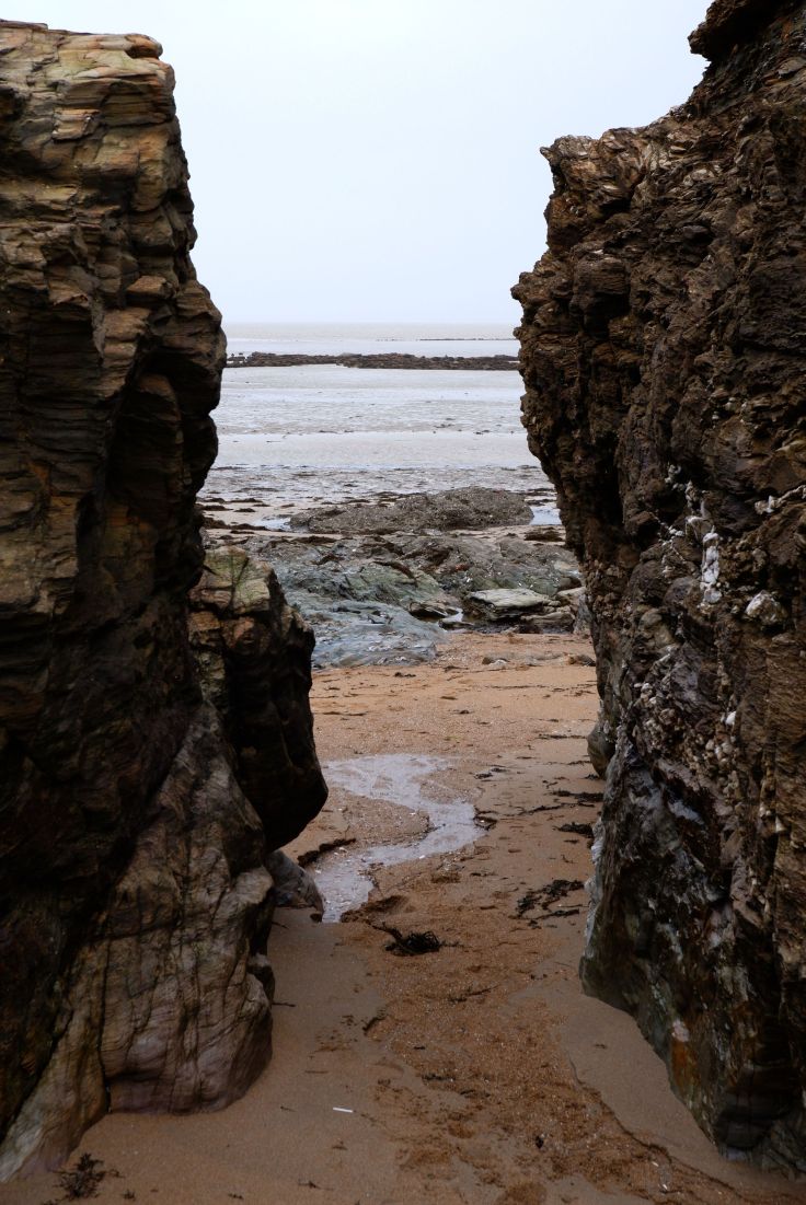 la mer entre deux rochers