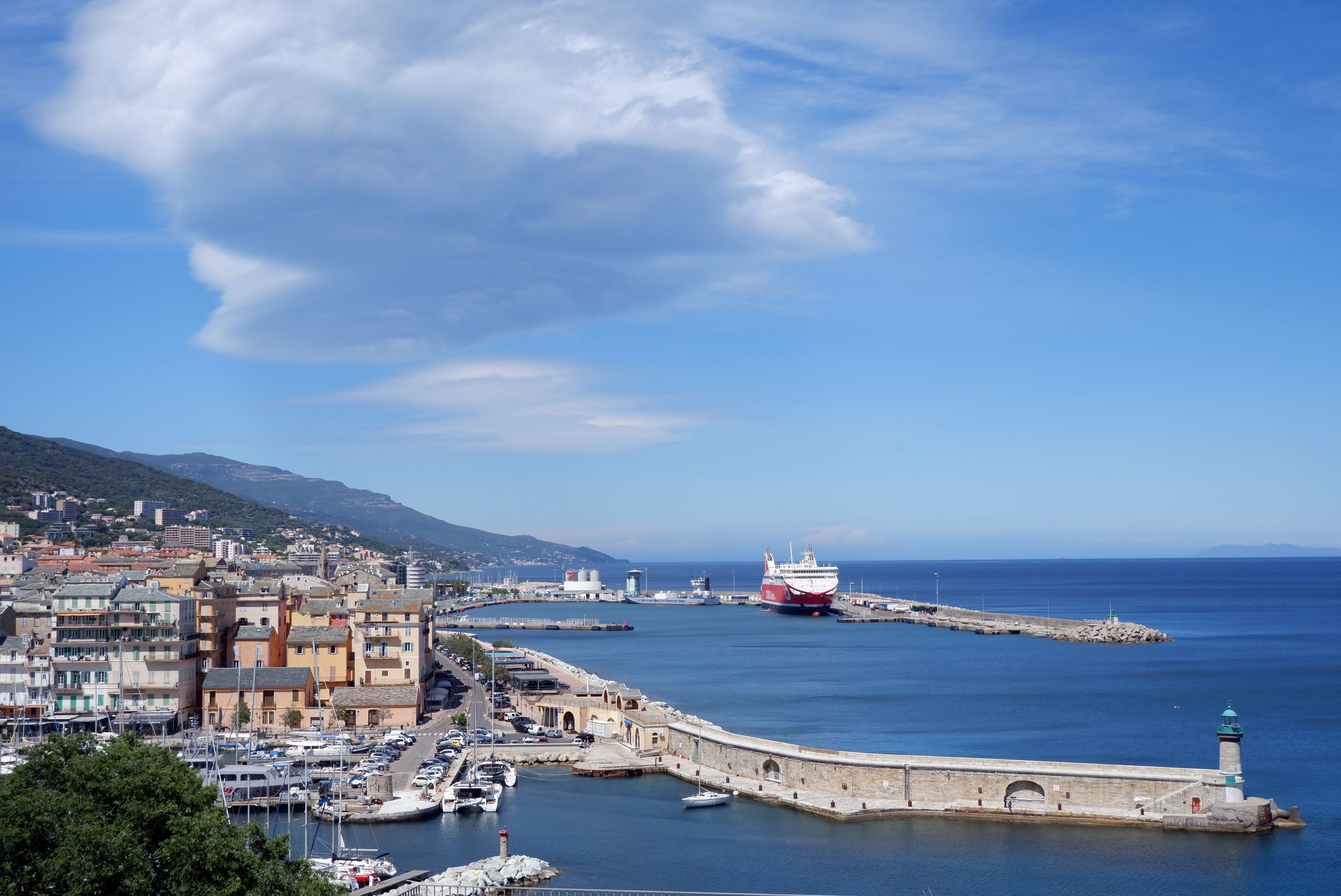 vue sur le vieux port de bastia