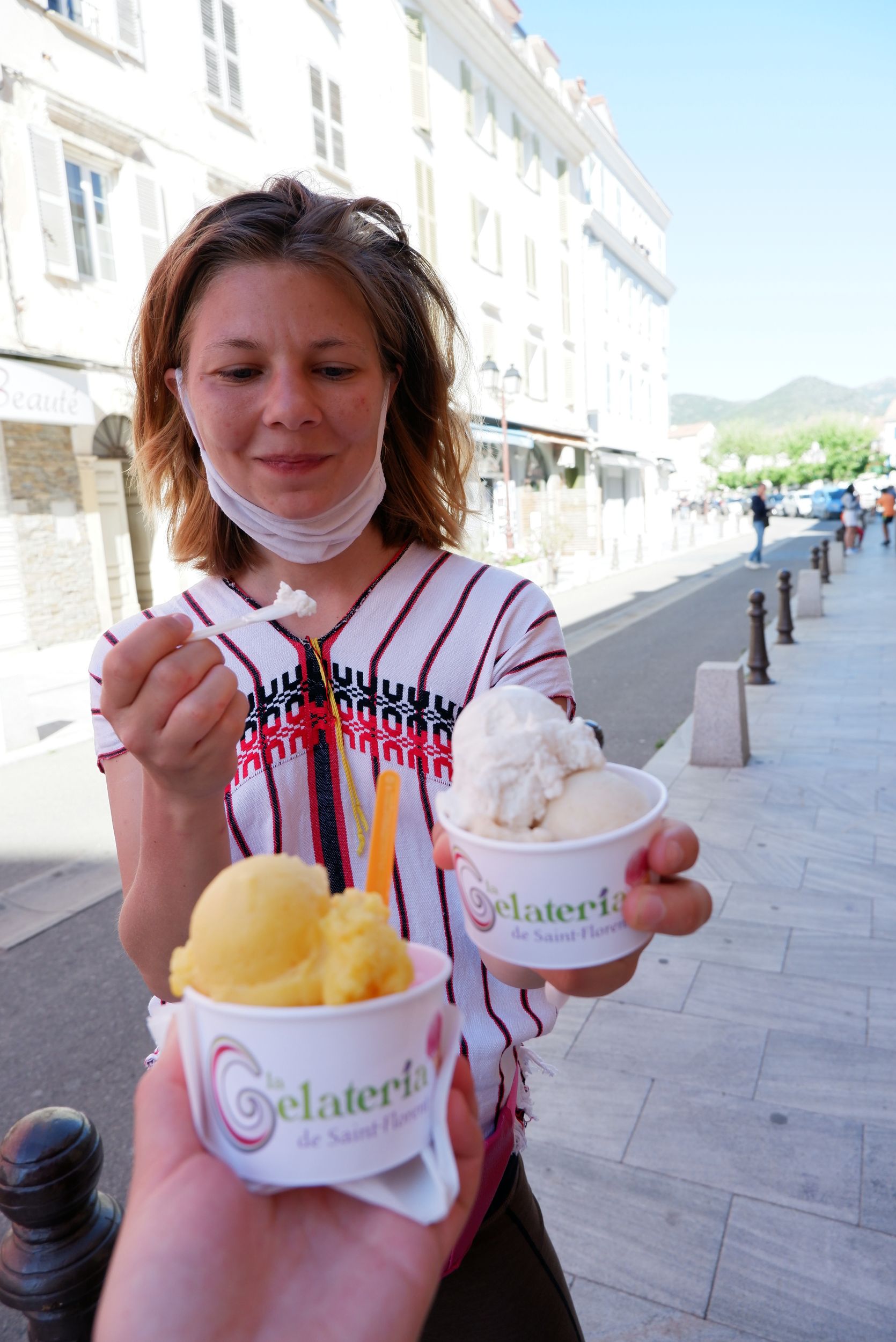 Deux pots de glace de la Gelateria de Saint-florent