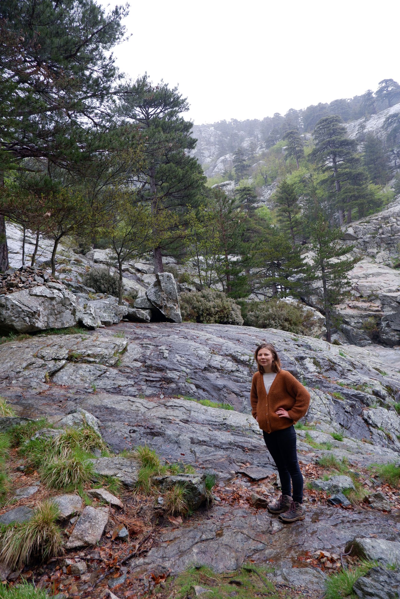 Justine près de la cascade des anglais