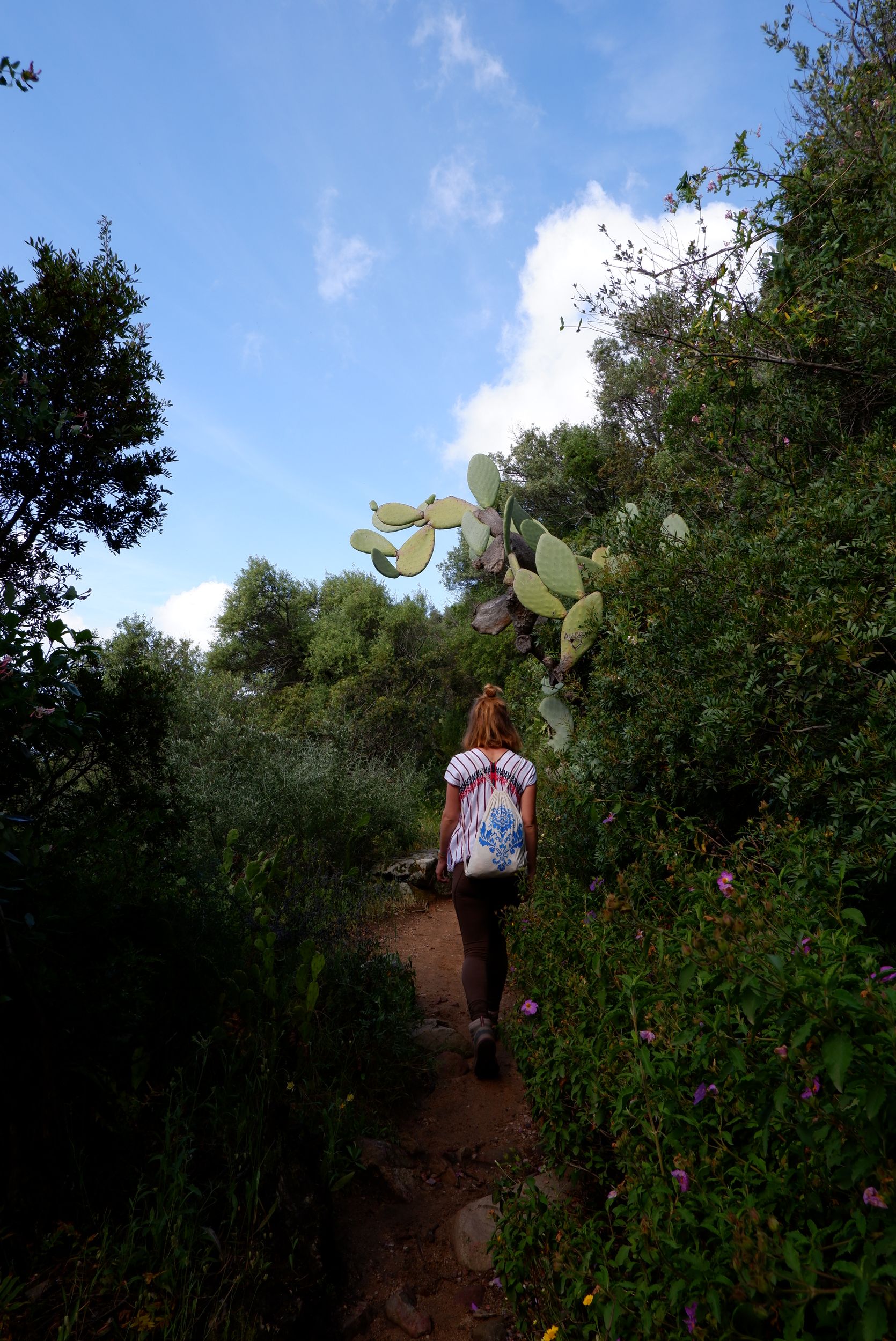 justine sous un cactus