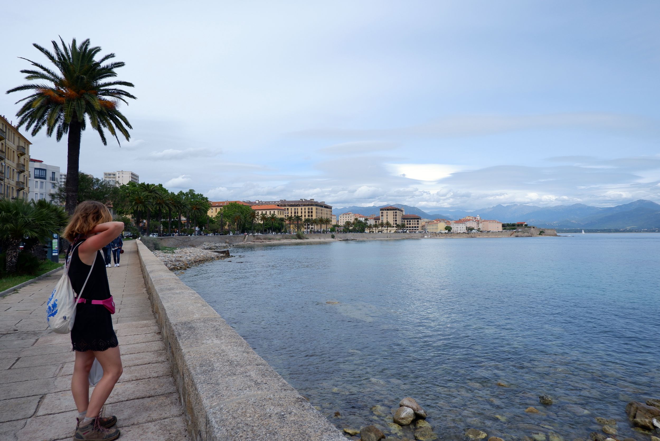 Justine au bord de la mer