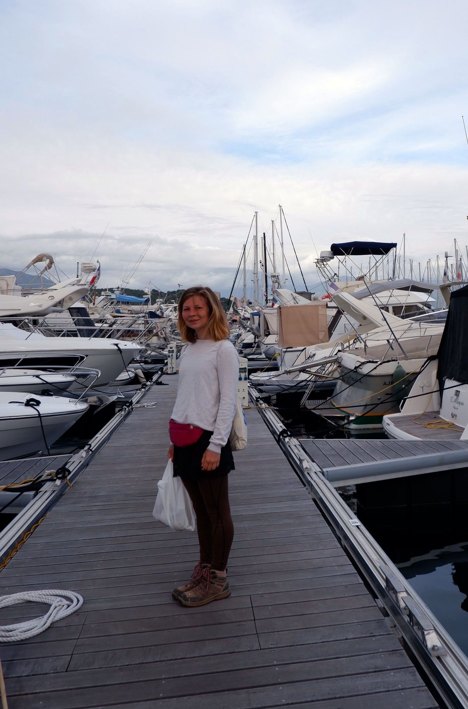 Justine sur un ponton