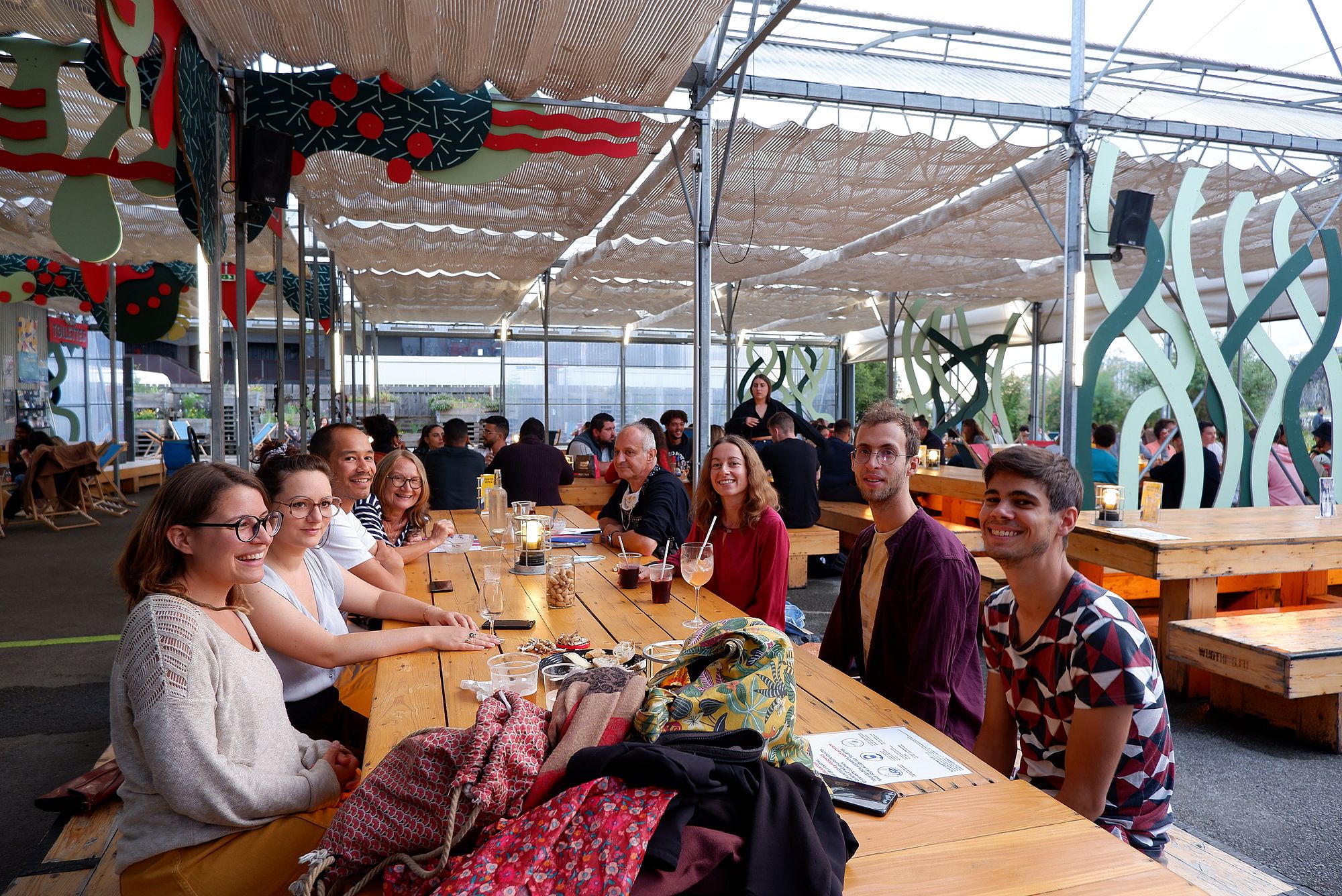 La Cantine du Voyage à Nantes avec mes collèges en train d'y boire un verre