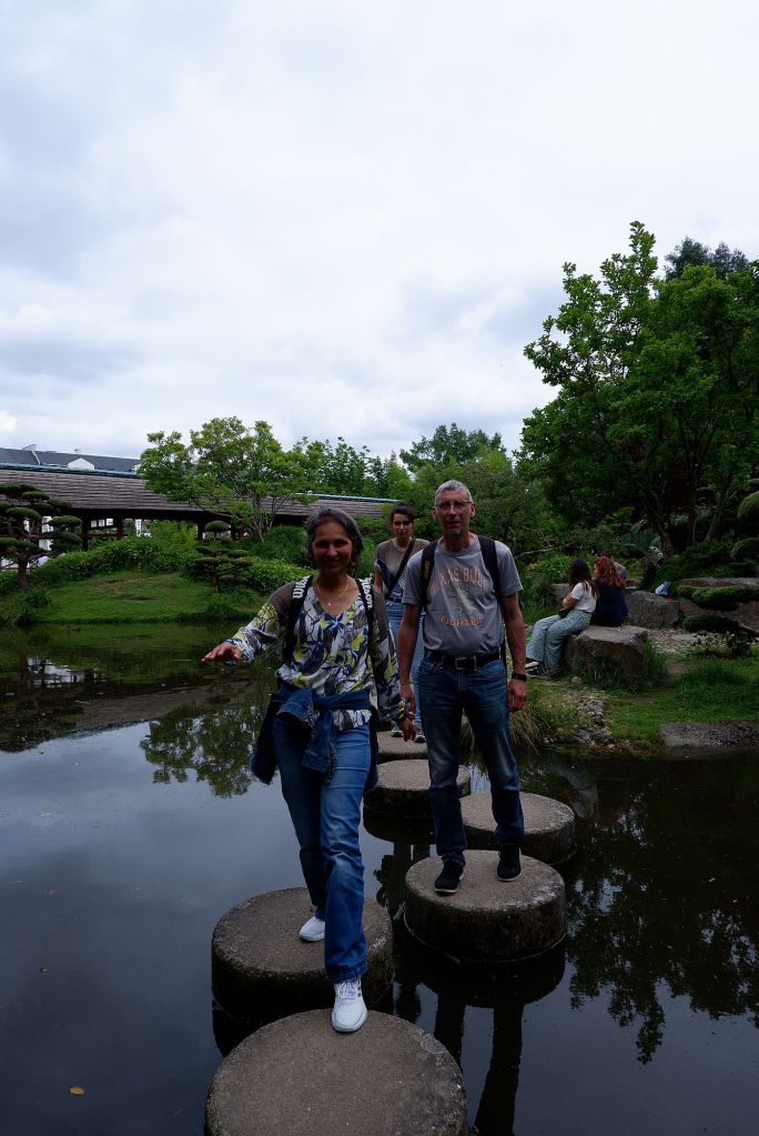 Sémia, Olivier et Sabine sur les pas japonais de l'Île de Versailles