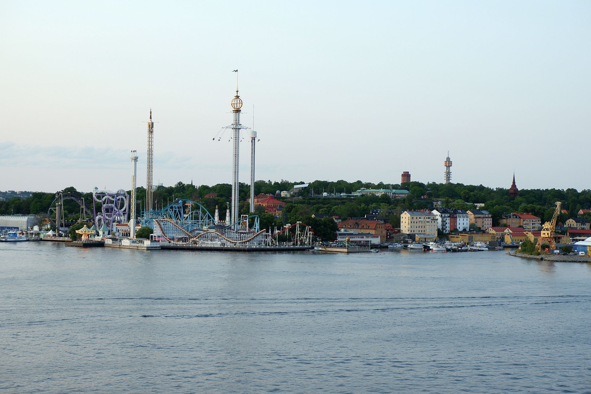 Gröna Lund, un parc d'attraction sur une île.