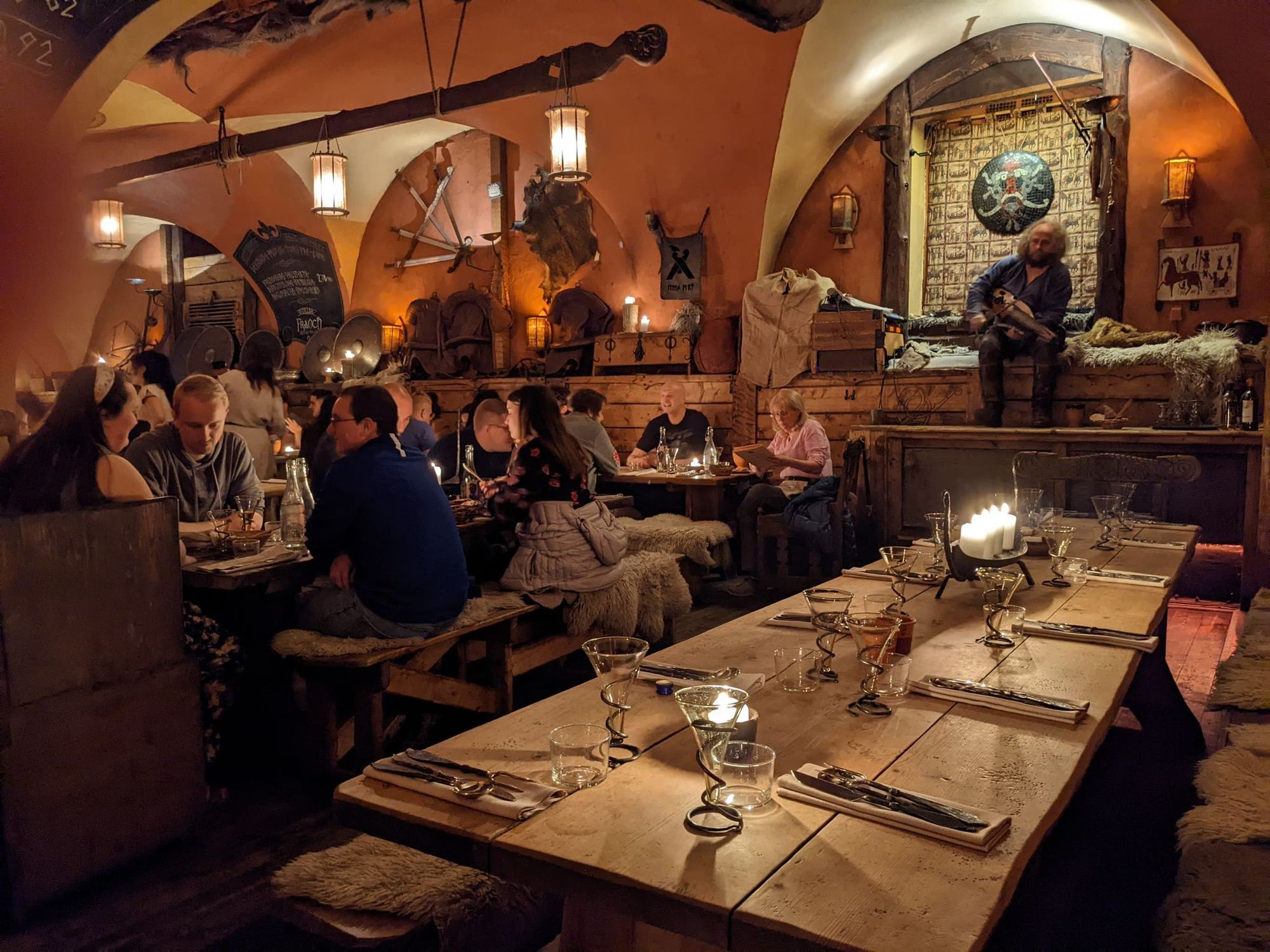 A l'intérieur d'Aifur, un restaurant viking